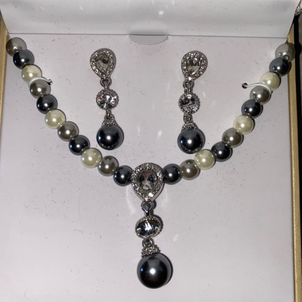 New in box, gorgeous Charter Club necklace set from Macys - Picture 3 of 3